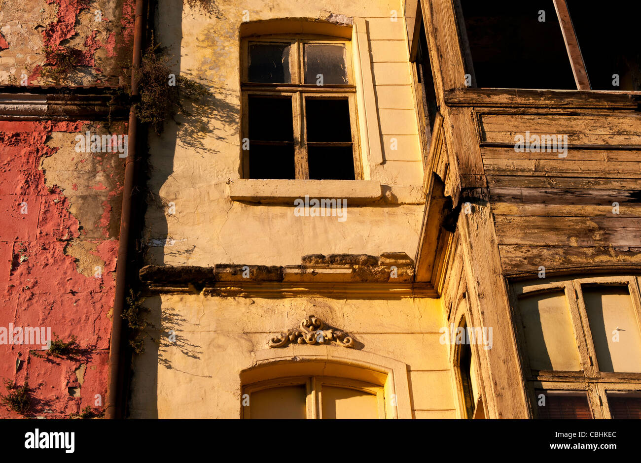Alte Häuser auf Tomtom Kaptan Sokagi, Beyoglu, Istanbul, Türkei Stockfoto