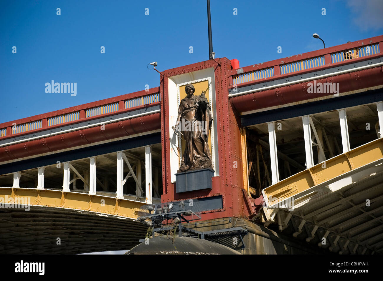 Vauxhall Brücke über den Fluss Themse London, UK Stockfoto