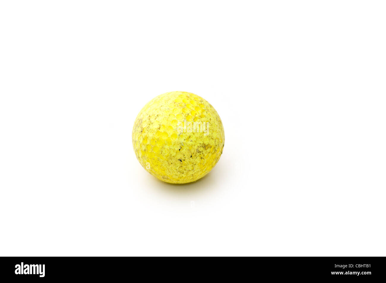 Verwendeten gelben Golfball Stockfoto