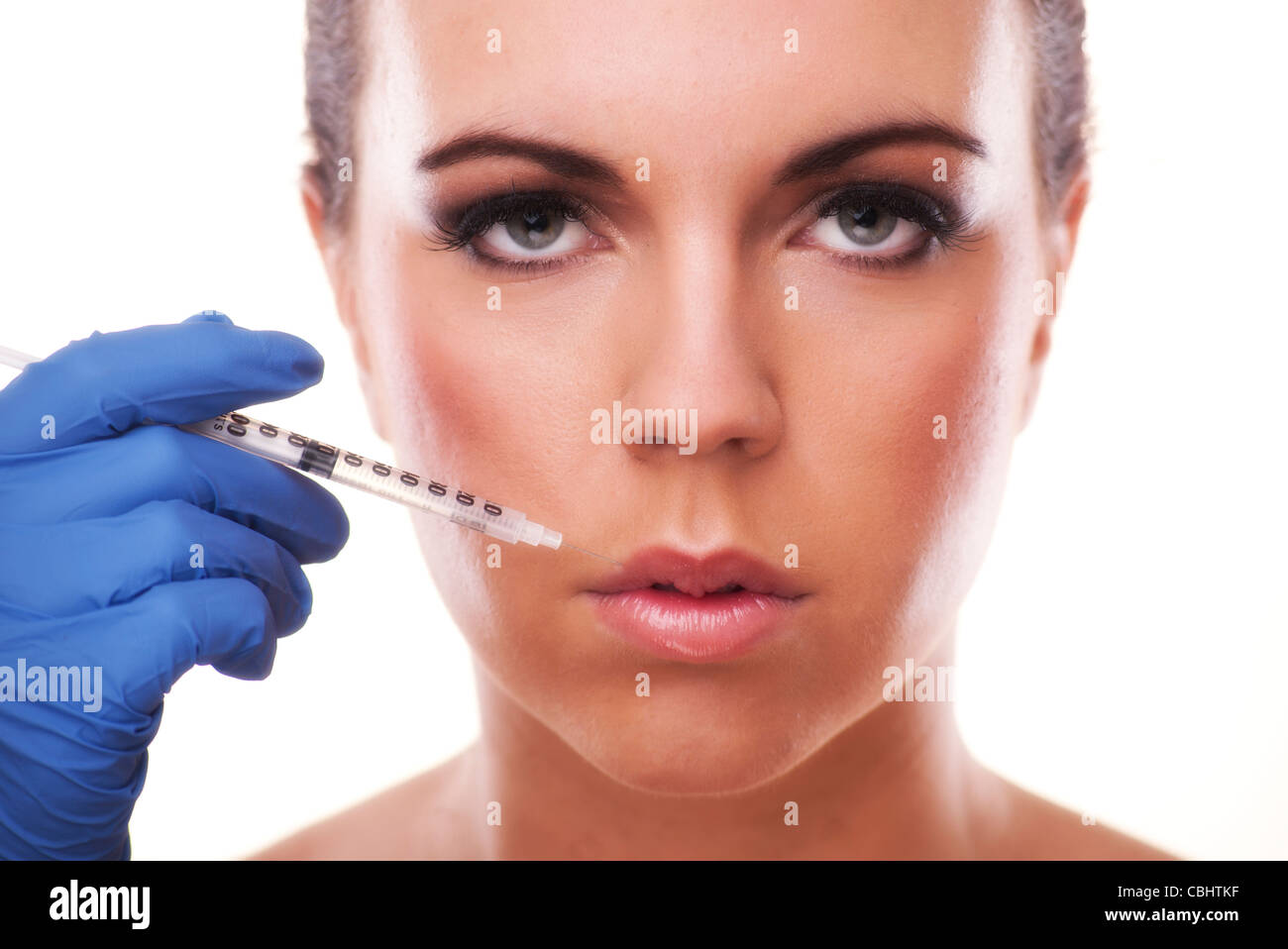 Frau, die Lippe plumping Injektion in die Lippen Stockfoto