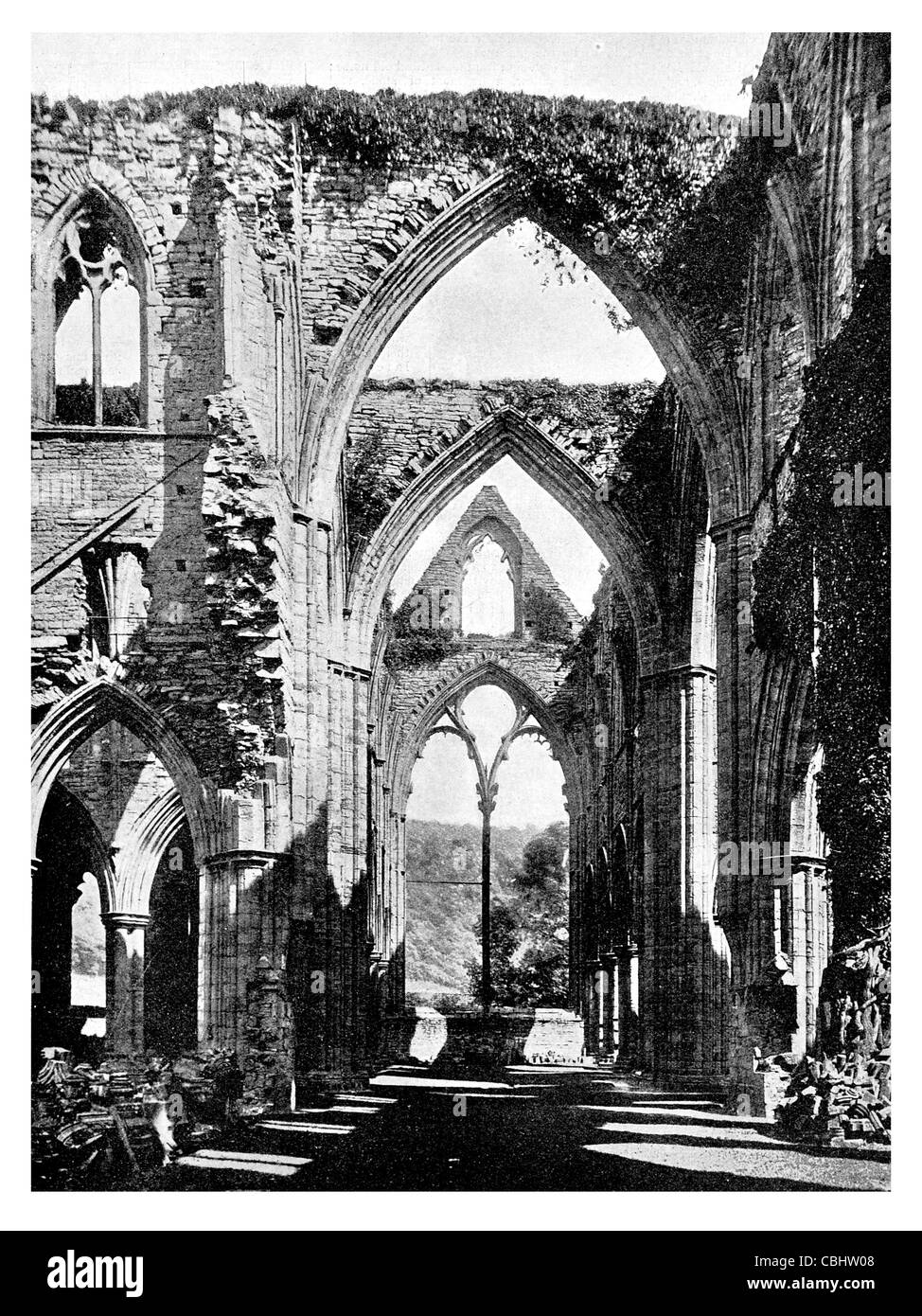 Romantische Ruinen Tintern Abbey Walter de Clare Herrn Chepstow Monmouthshire Wales England Ruine ruiniert Stockfoto