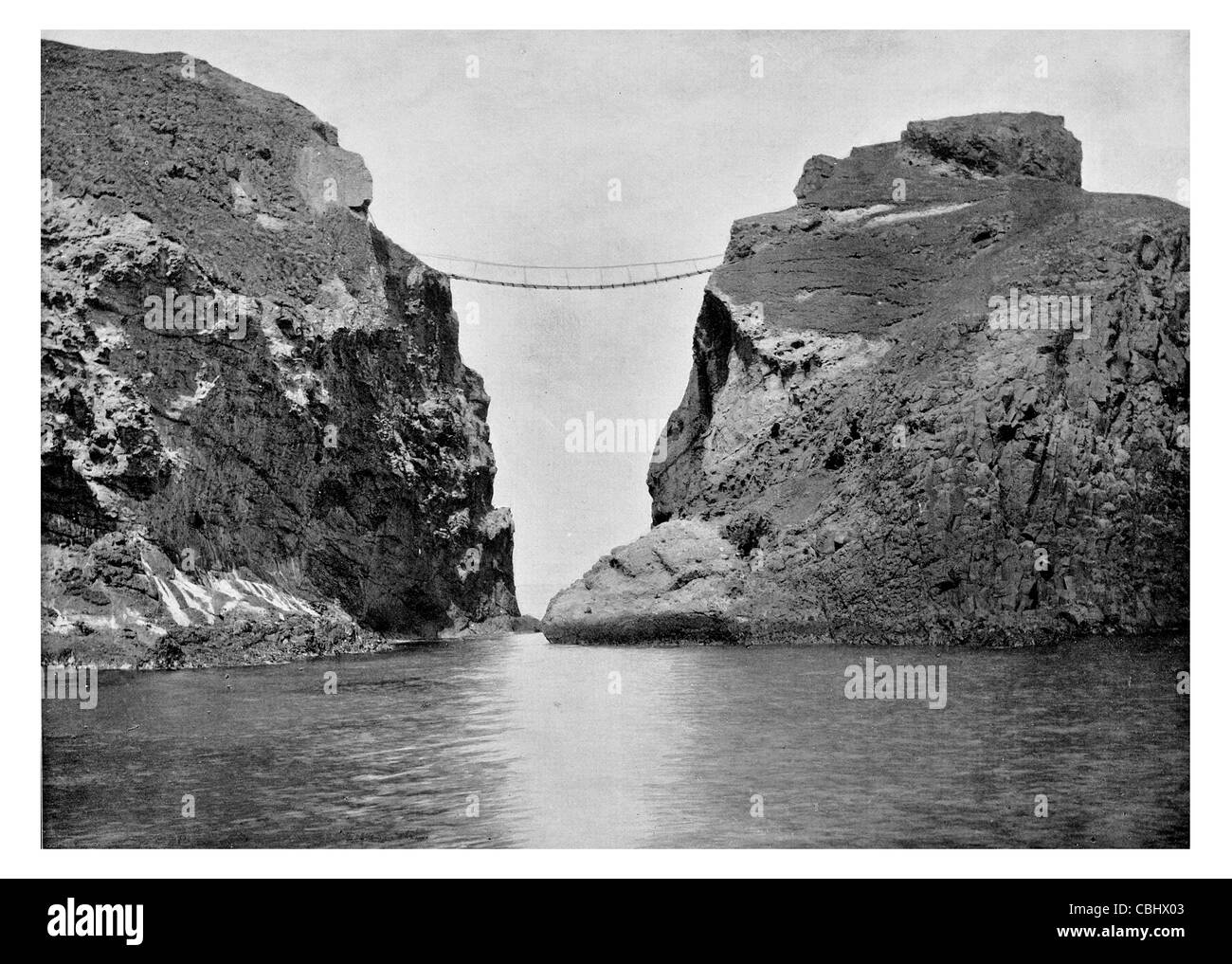 Carrick-a-Rede Rope Bridge Aussetzung Ballintoy Nordirland Insel touristische Attraktion Lachs Angeln Stockfoto