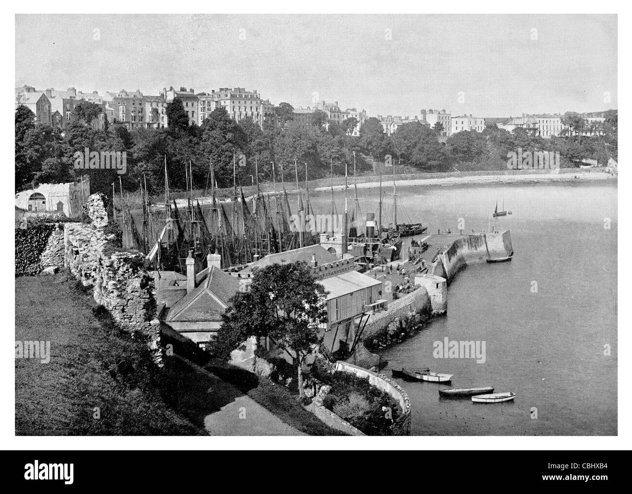 Tenby eingemauert am Meer Stadt Pembrokeshire Wales Carmarthen Bay Sandstrand mittelalterlichen Hafen Hafen Boote Fischereiflotte Stockfoto