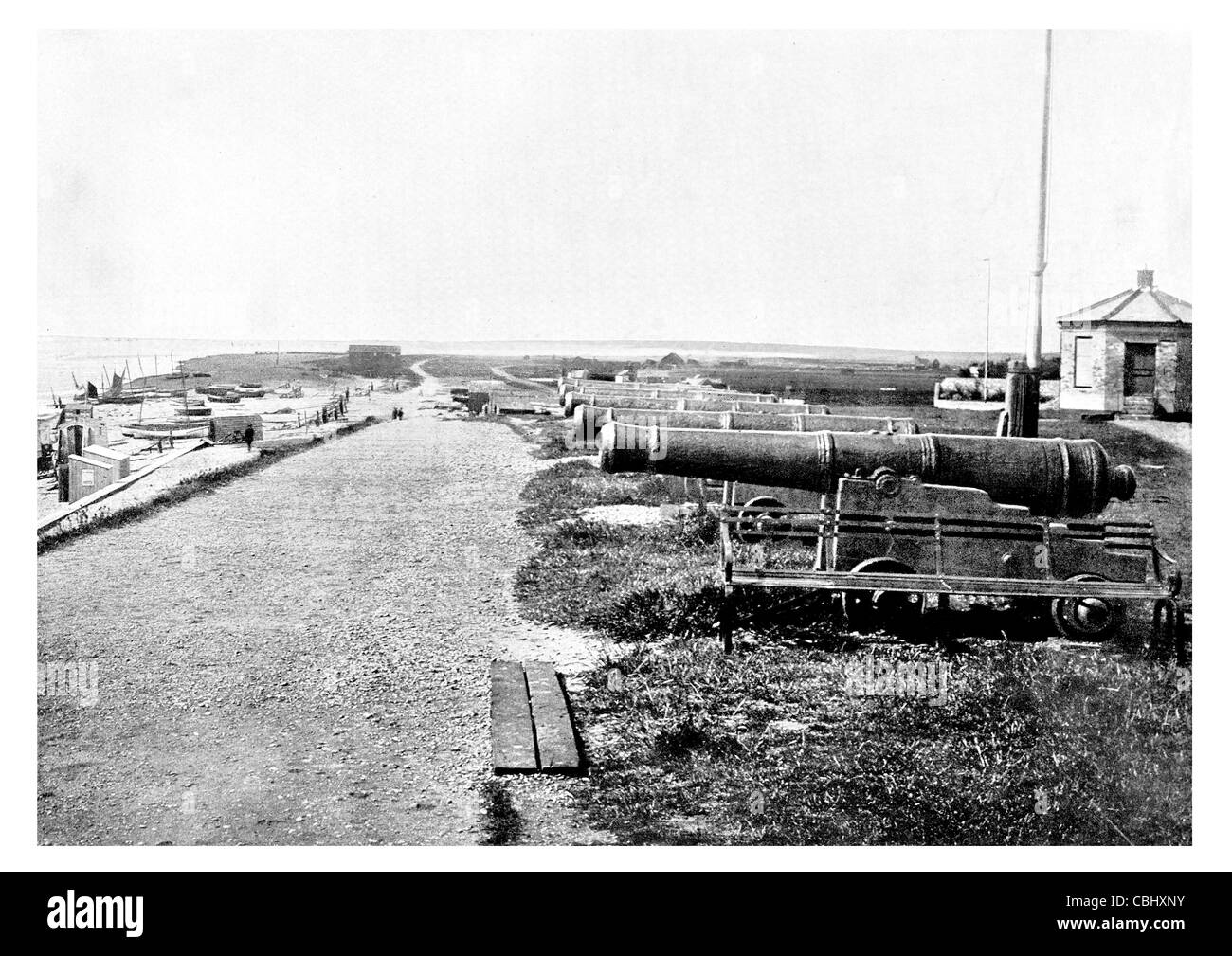 Southwold Gun Hill Kanone Artillerie Gunnery Stadtstrand Nordsee Waveney Suffolk England Gebiet außergewöhnlicher natürlicher Schönheit Stockfoto