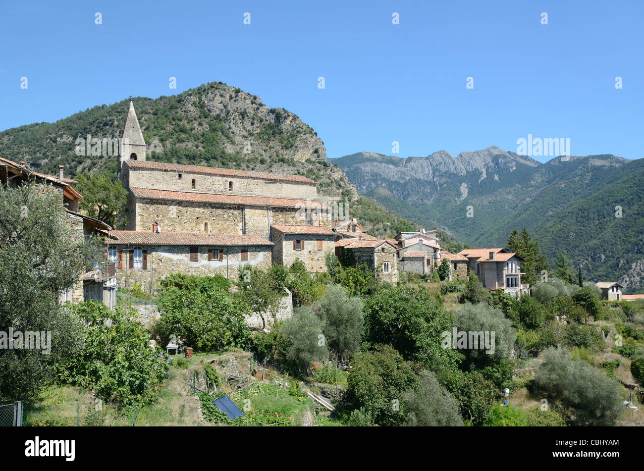 Blick auf das Dorf von La Tour oder La Tour-Sur-Tinée Tinée Tal Alpes-Maritimes Frankreich Stockfoto