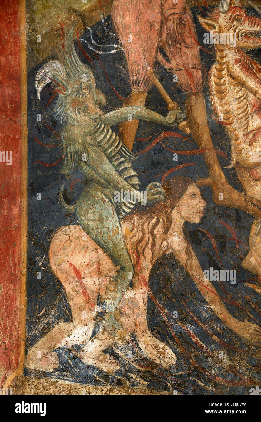 Fresko des Teufels oder Satans Reiten einer Frau oder Sünderin, Kapelle der Weißen Büßer (1492) La Tour-sur-Tinée Alpes-Maritimes Frankreich Stockfoto