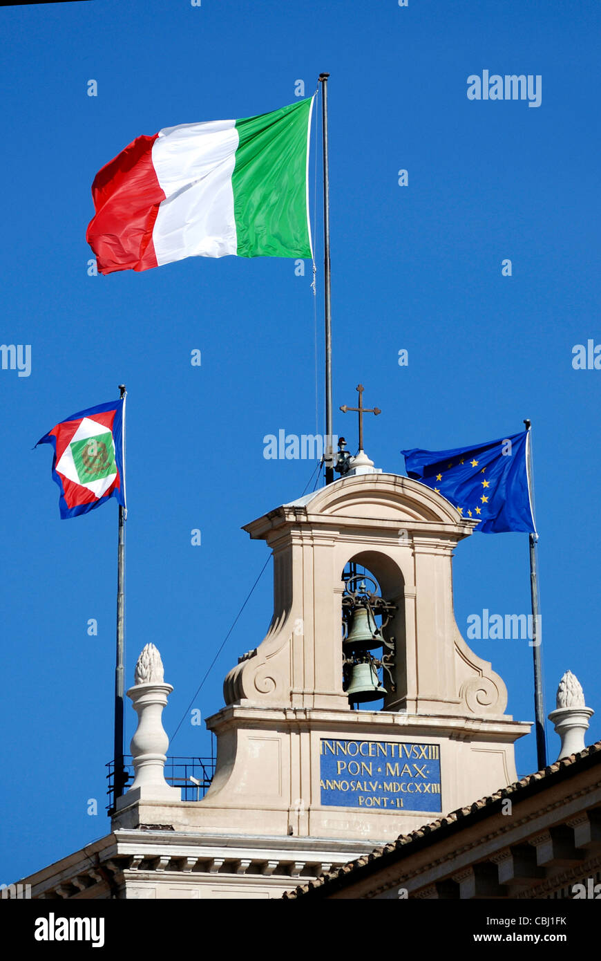Fahnen im Palazzo Quirinale in Rom - Residenz des italienischen Staatspräsidenten. Stockfoto