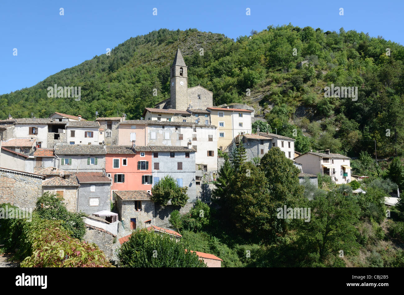 Blick auf das Dorf Malaussène im Var-Tal, Alpes-Maritimes, Frankreich Stockfoto