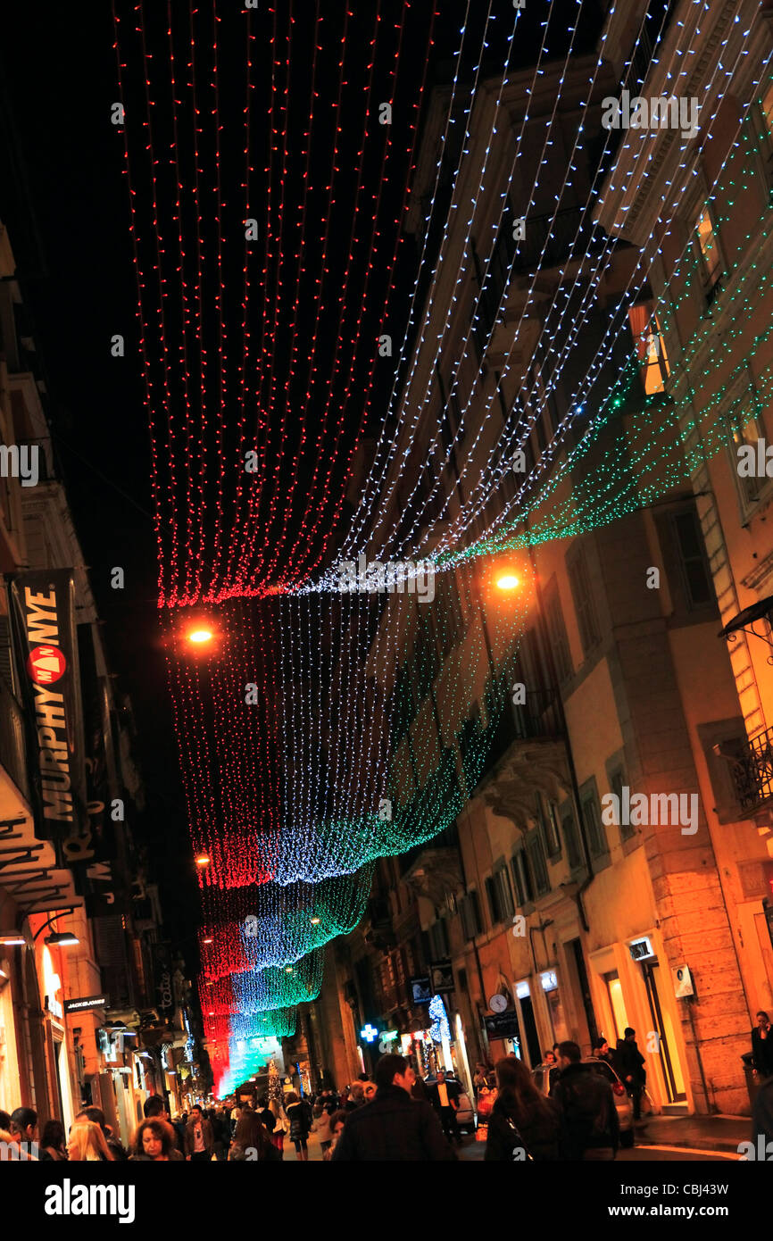 Weihnachtsbeleuchtung und Dekorationen in Rom Einkaufszentrum, Dezember 2011 Stockfoto