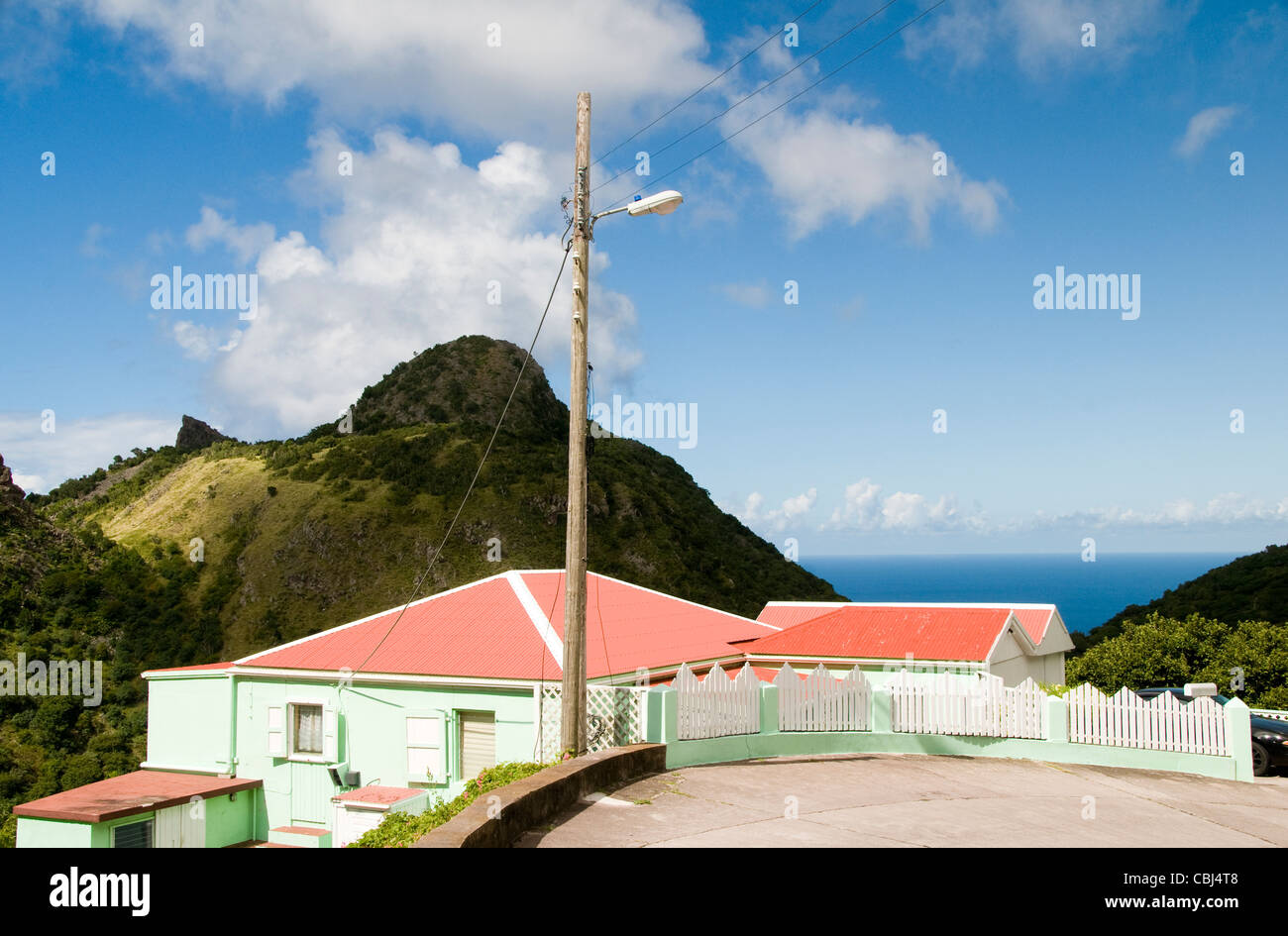typisches Haus Architektur Stil Hütte Saba Niederländische Antillen Karibik Meerblick "unterwegs" Stockfoto