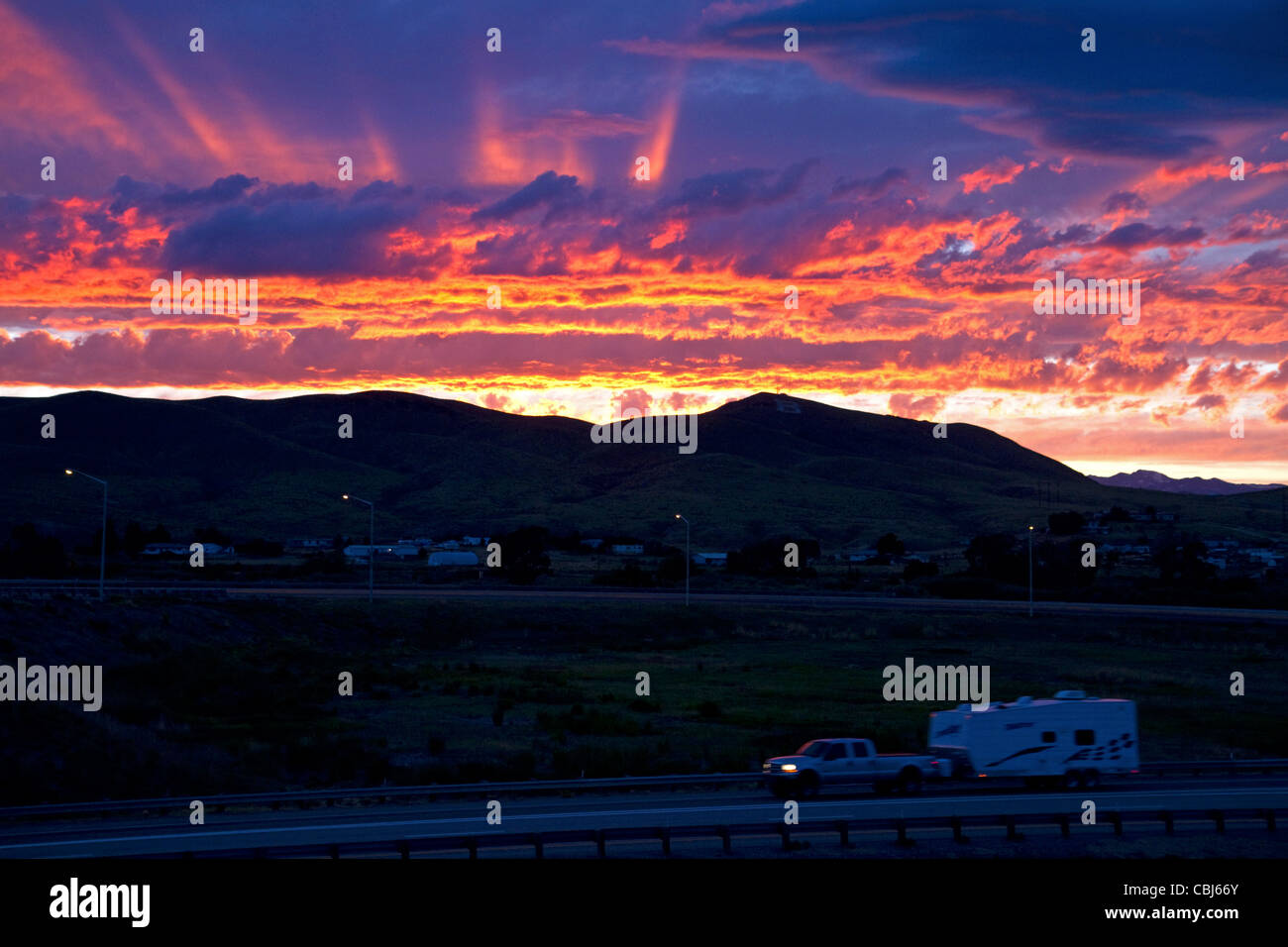 Sonnenuntergang an der Interstate 15 in der Nähe von Dillon, Montana, USA. Stockfoto