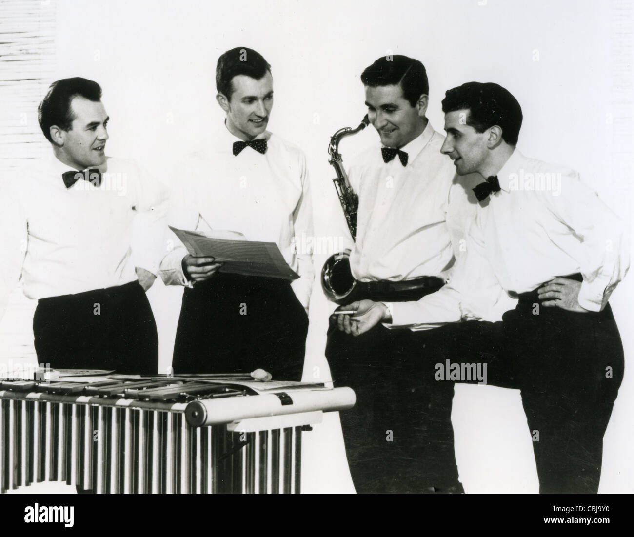 DIE Tupfen-Promo-Foto von UK 1950er Jahre Vokalgruppe Stockfoto