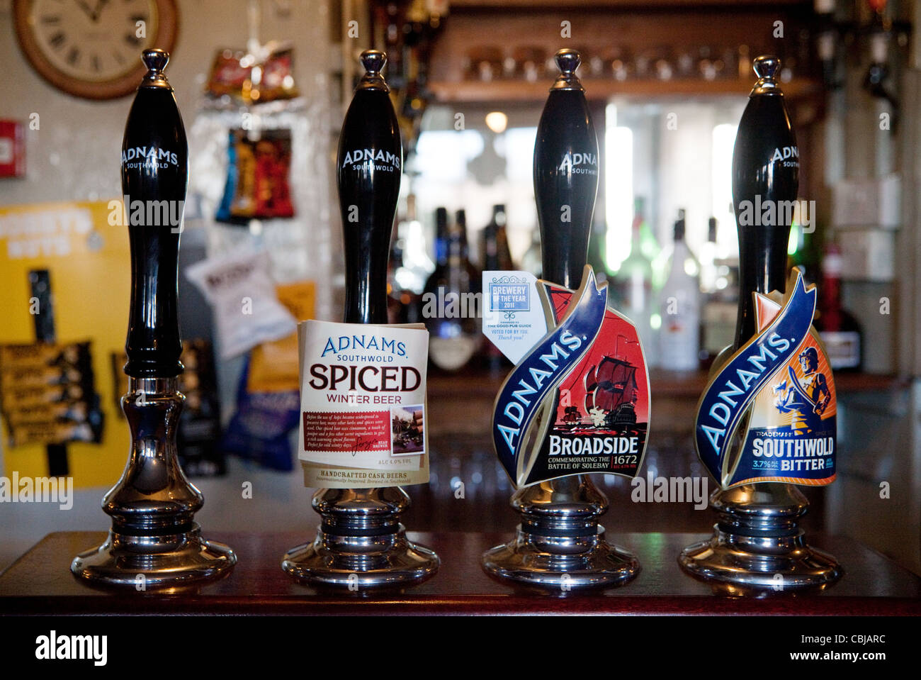 Adnams Bier Pumpe pumpt, The Bell Inn, Middleton, Suffolk UK Stockfoto