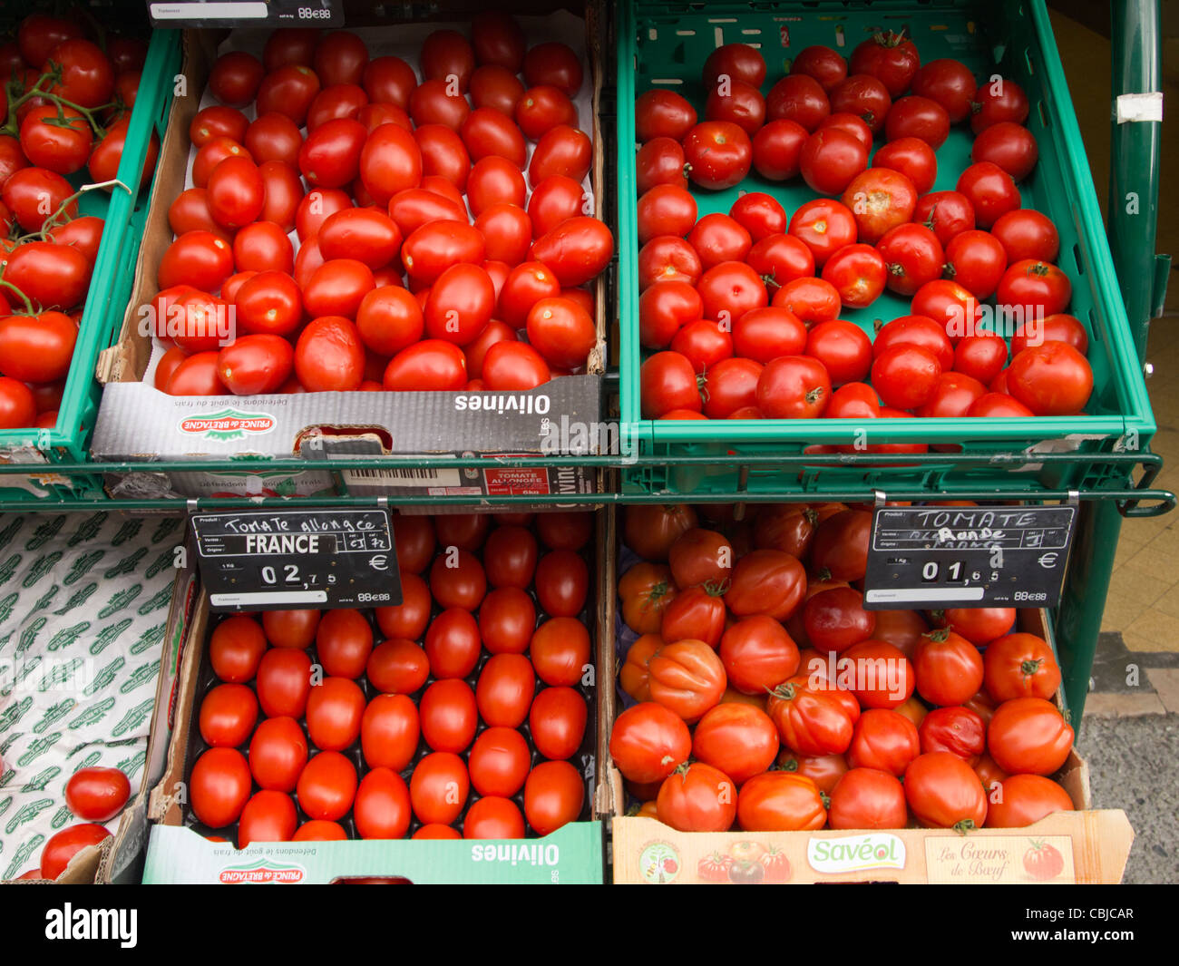 Tomaten auf dem Display vor einem Supermarkt, Chamonix, Frankreich Stockfoto