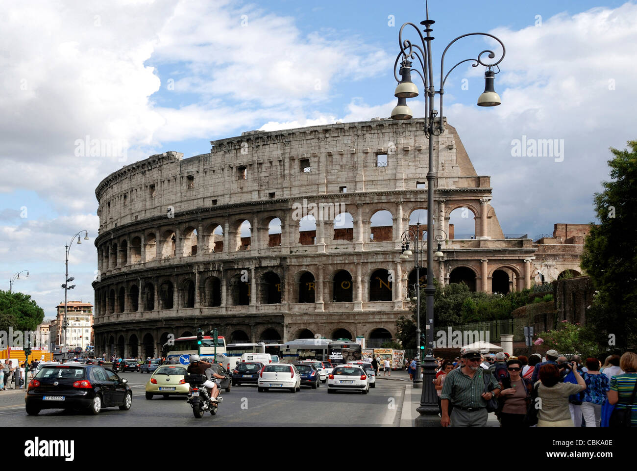 Kolosseum auf der Piazza del Colosseo in Rom. Stockfoto