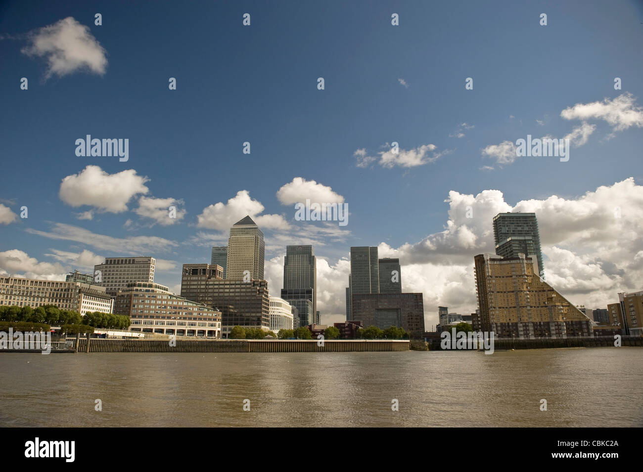 Docklands und Canary Wharf angesehen von der Themse, London, UK Stockfoto