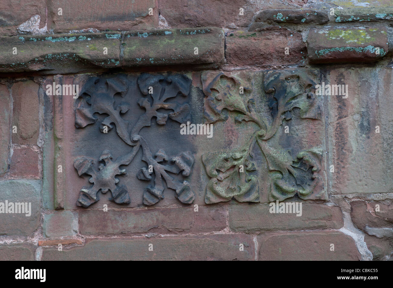 Carven auf Westfassade von St. Marien Kirche, Astley, Warwickshire, England, Vereinigtes Königreich Stockfoto