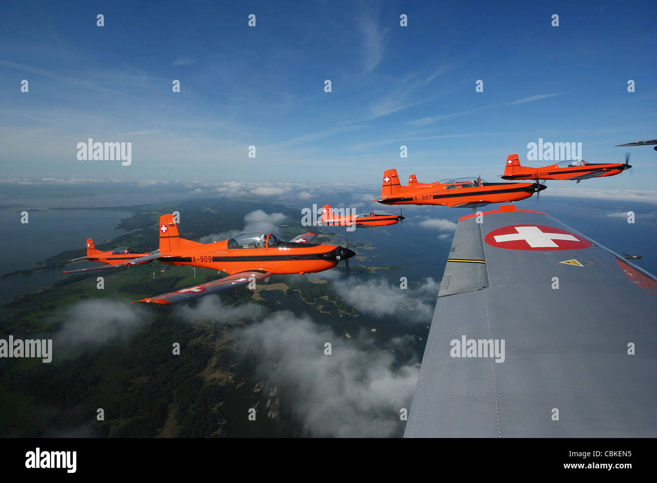 Såtenäs, Schweden - Schweizer Luftwaffe anzeigen Team, PC-7 Team der Turboprop-trainingsflugzeug Pilatus PC-7 fliegen. Stockfoto