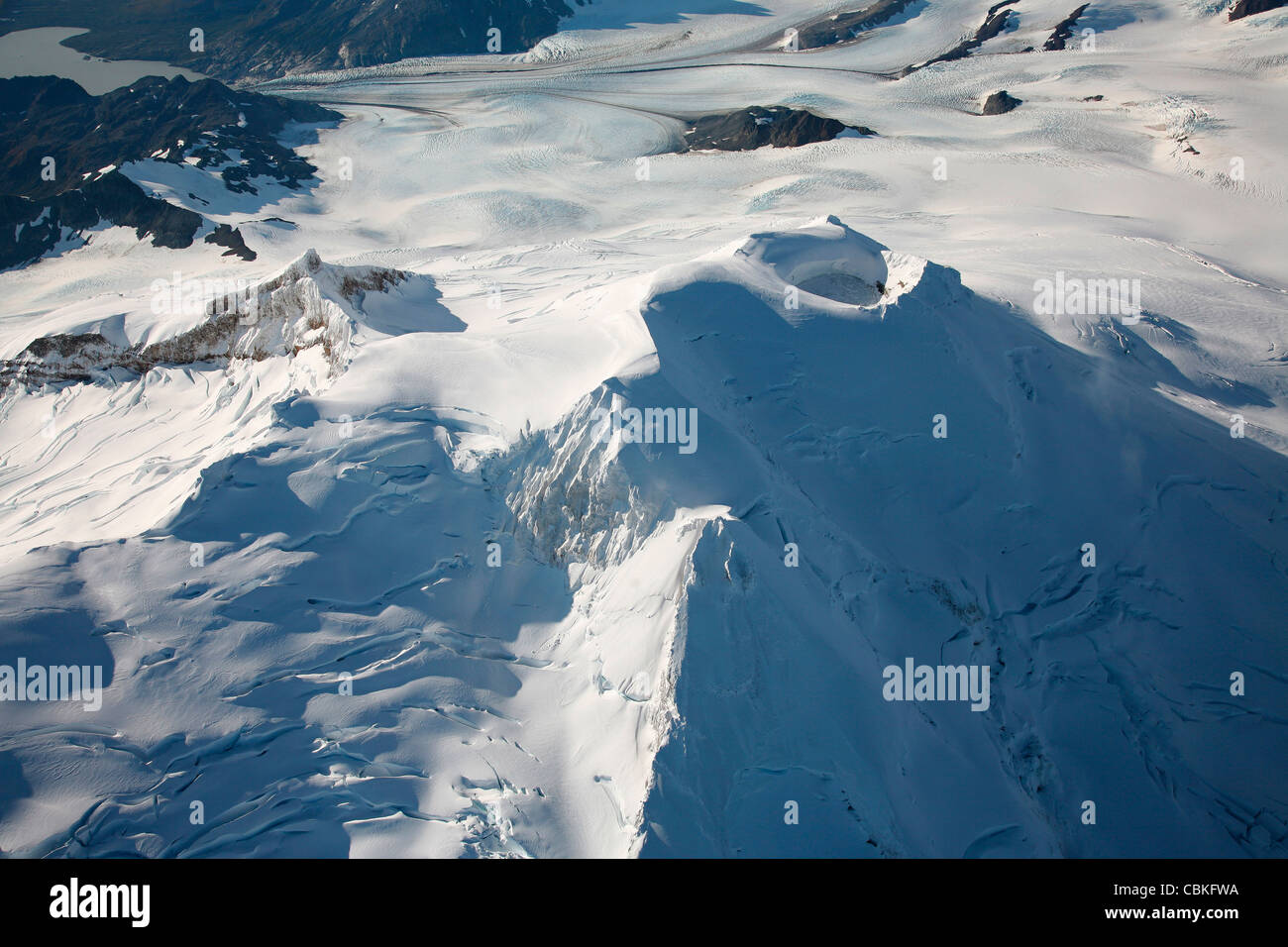 September 2007 - Luftaufnahme des vergletscherten Mount Douglas Vulkan, Alaska-Halbinsel, USA. Stockfoto