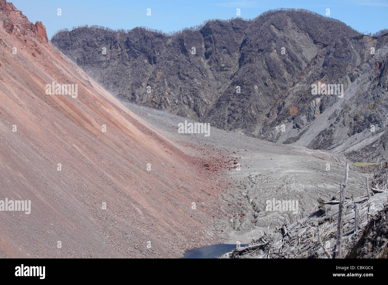 6. Dezember 2009 - Lava-Dome steigt vom Boden der Krater des Vulkans Chaiten, Chile. Stockfoto
