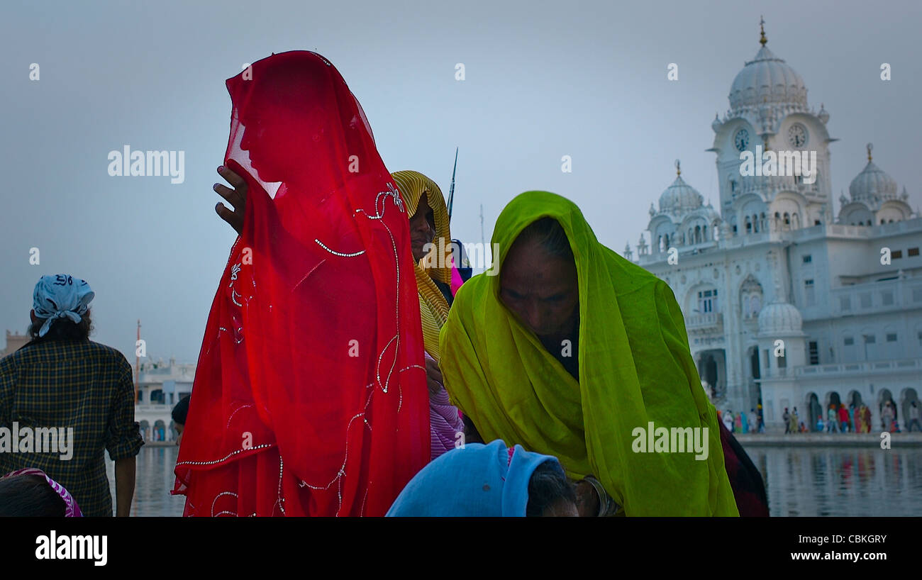 Indischen Blick, Frauen in bunten Schleier, Tempel des Goldes Stockfoto