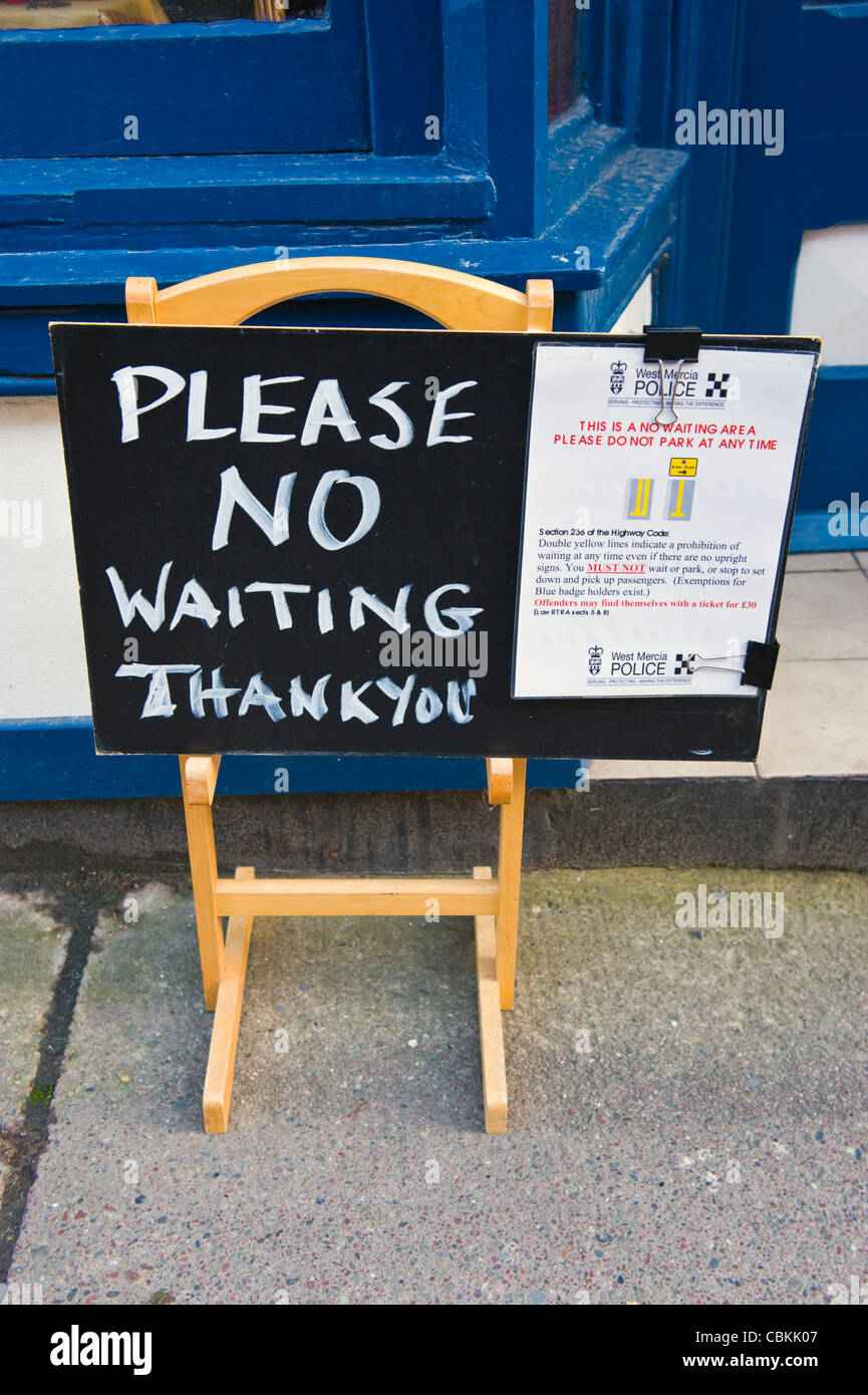 Bitte keine warten danke Schild Shop im Kington Herefordshire England UK Stockfoto