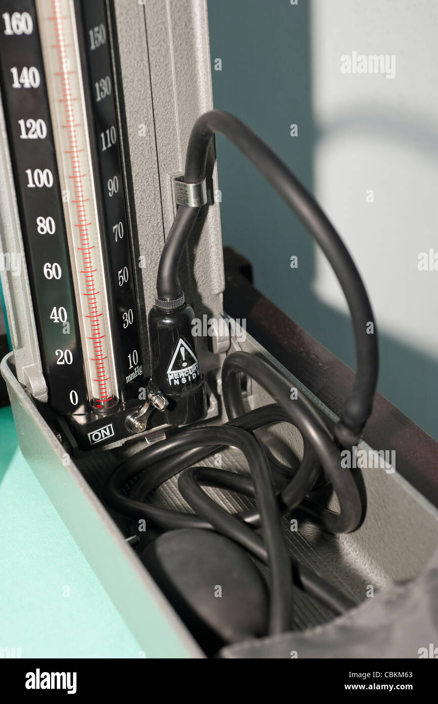 Blutdruck überwachen Maschine in eine Ärzte-Chirurgie Stockfoto