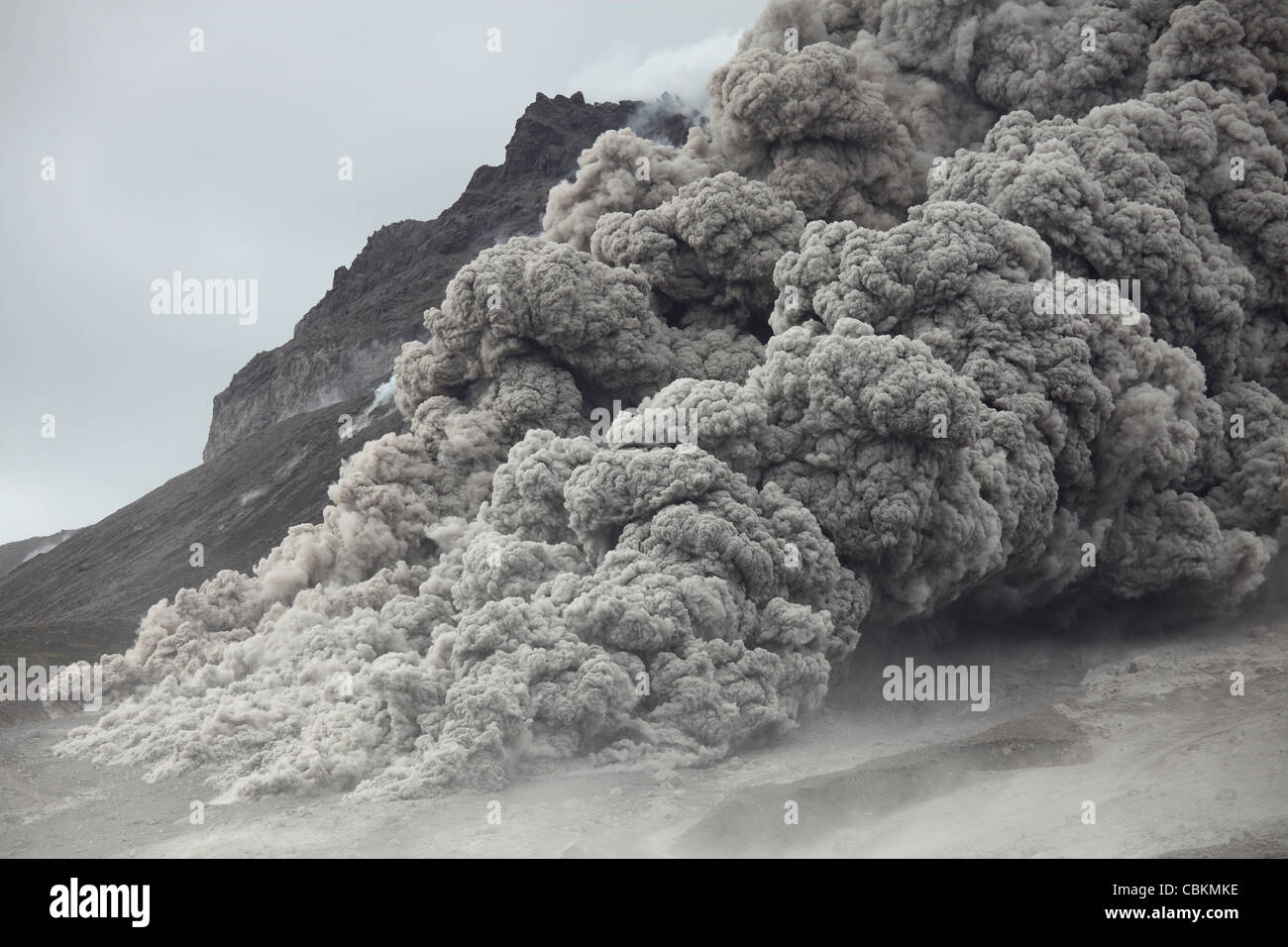 Glutlawine absteigend die Flanke des Vulkans Soufrière Hills nach kleinen Zusammenbruch der Extrusion Lappen auf Lava-Dome, Montserrat Stockfoto