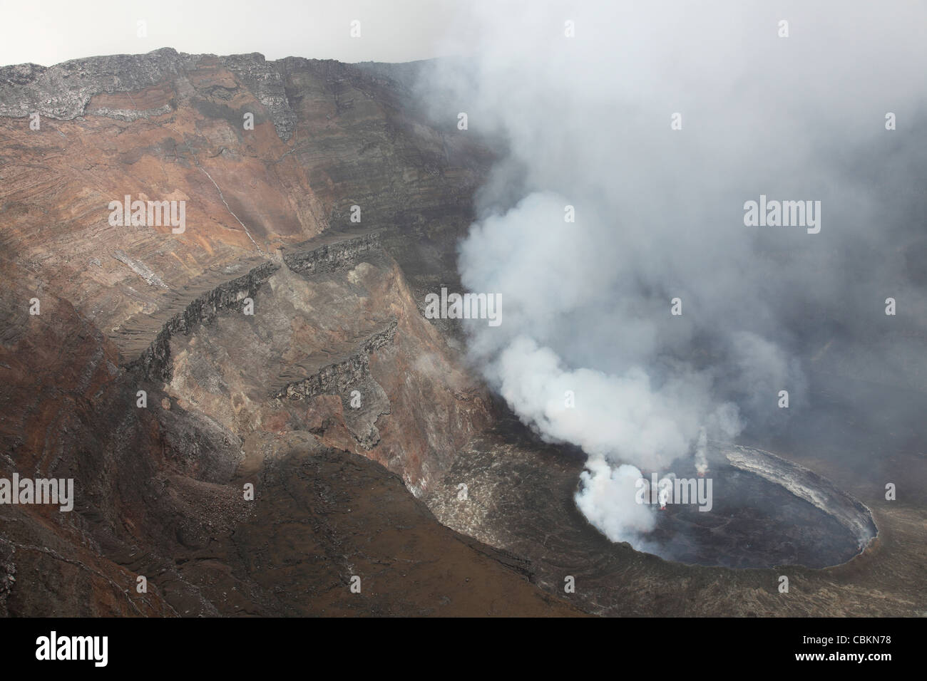 21. Januar 2011 - aktiven Lavasee im Gipfel-Caldera, Vulkan Nyiragongo, demokratische Republik Kongo. Stockfoto