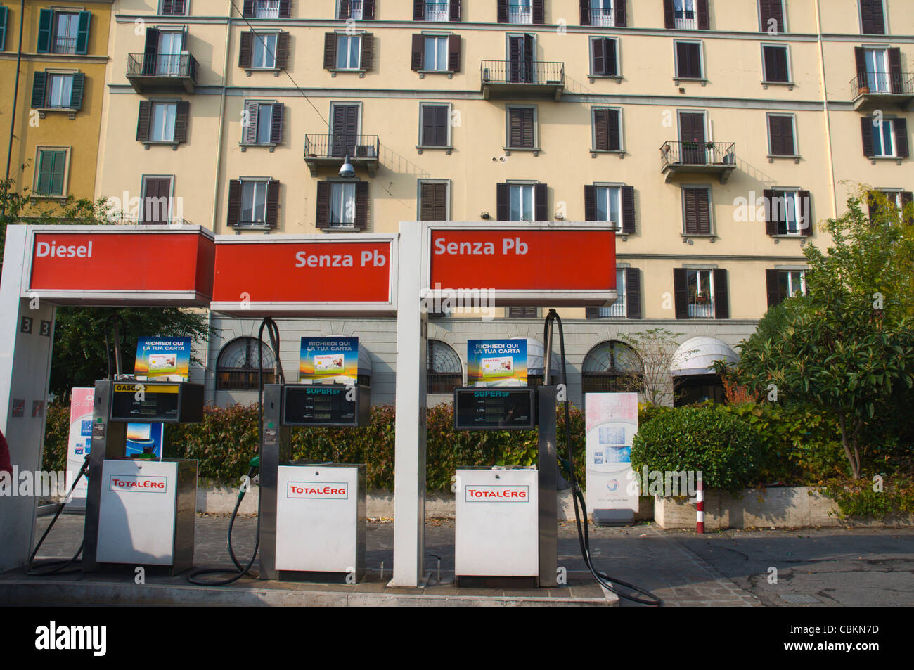 Service-Tankstelle Gas und Benzin Pumpen Brera Viertel Zentrum Mailand Lombardei Italien Europa Stockfoto