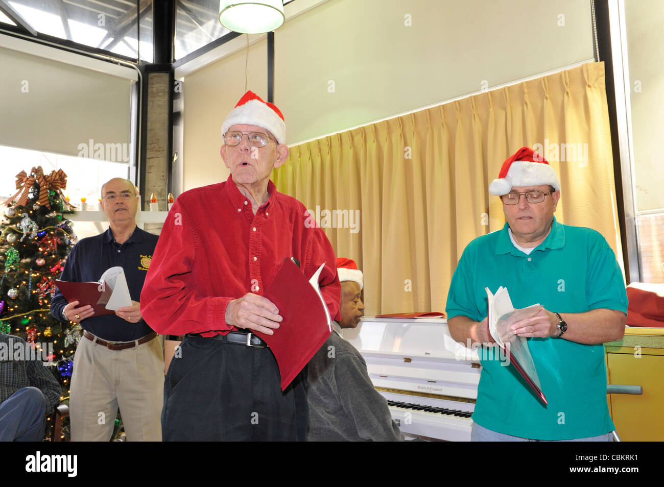 American Legion Mitglieder (Merrick Post 1282) singen Weihnachtslieder für Veteranen in Northport VA Medical Center New York 2011-12-10 Stockfoto