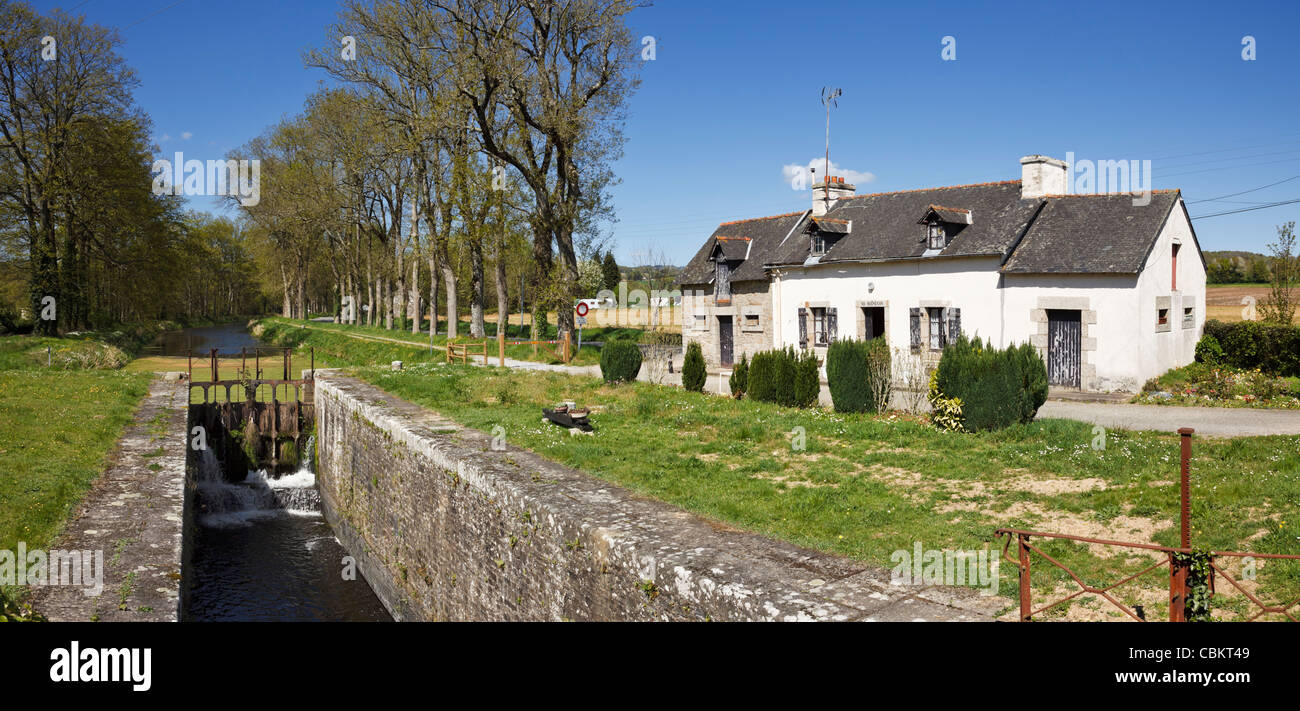 Schleusenwärter Ferienhaus am Nantes-Brest-Kanal, Bretagne, Frankreich Stockfoto