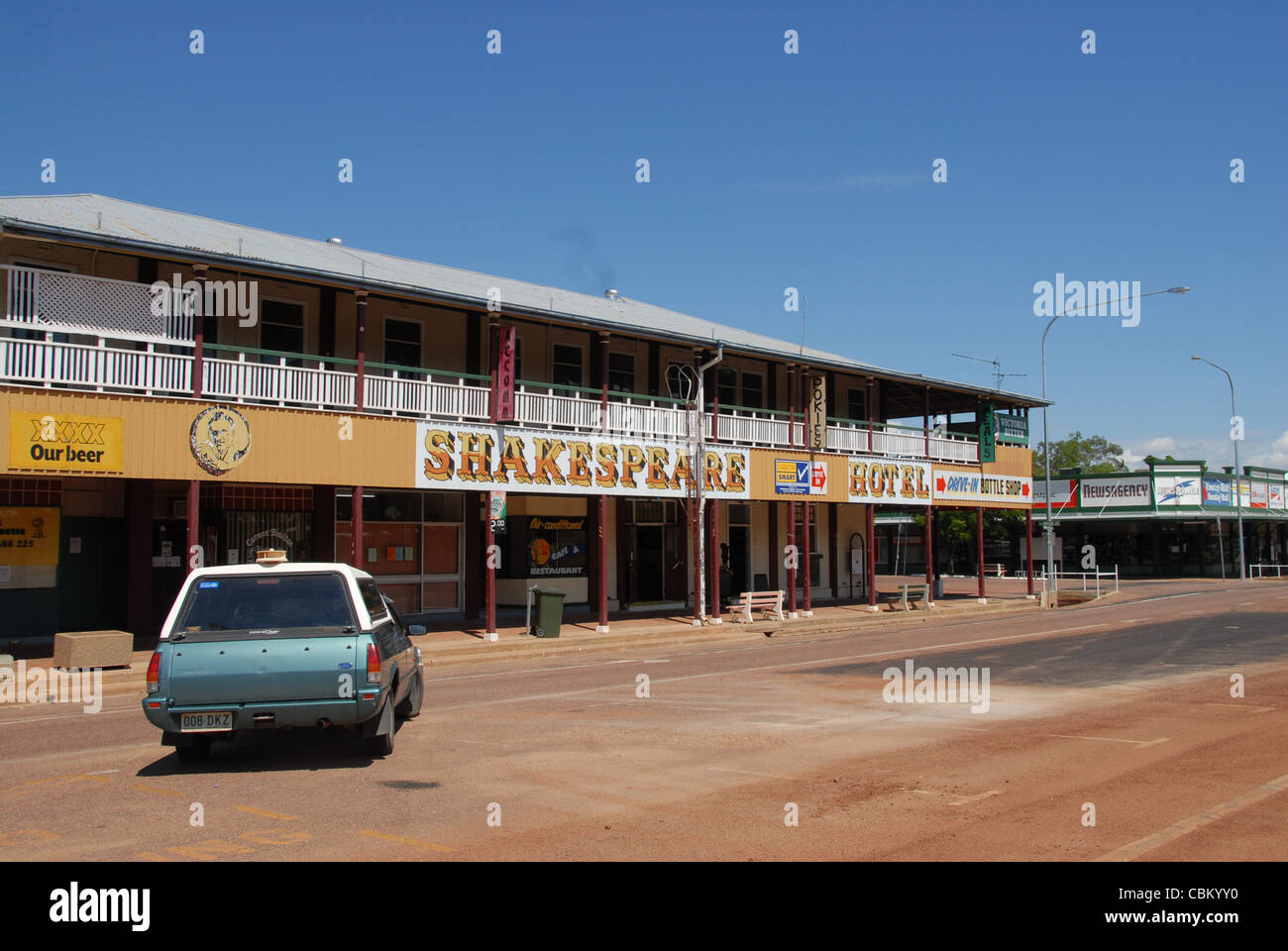 Shakespeare Hotel, einem Pub in Barcaldine, Stadtzentrum und zum Bahnhof von der Overlander im Outback von Queensland Stockfoto