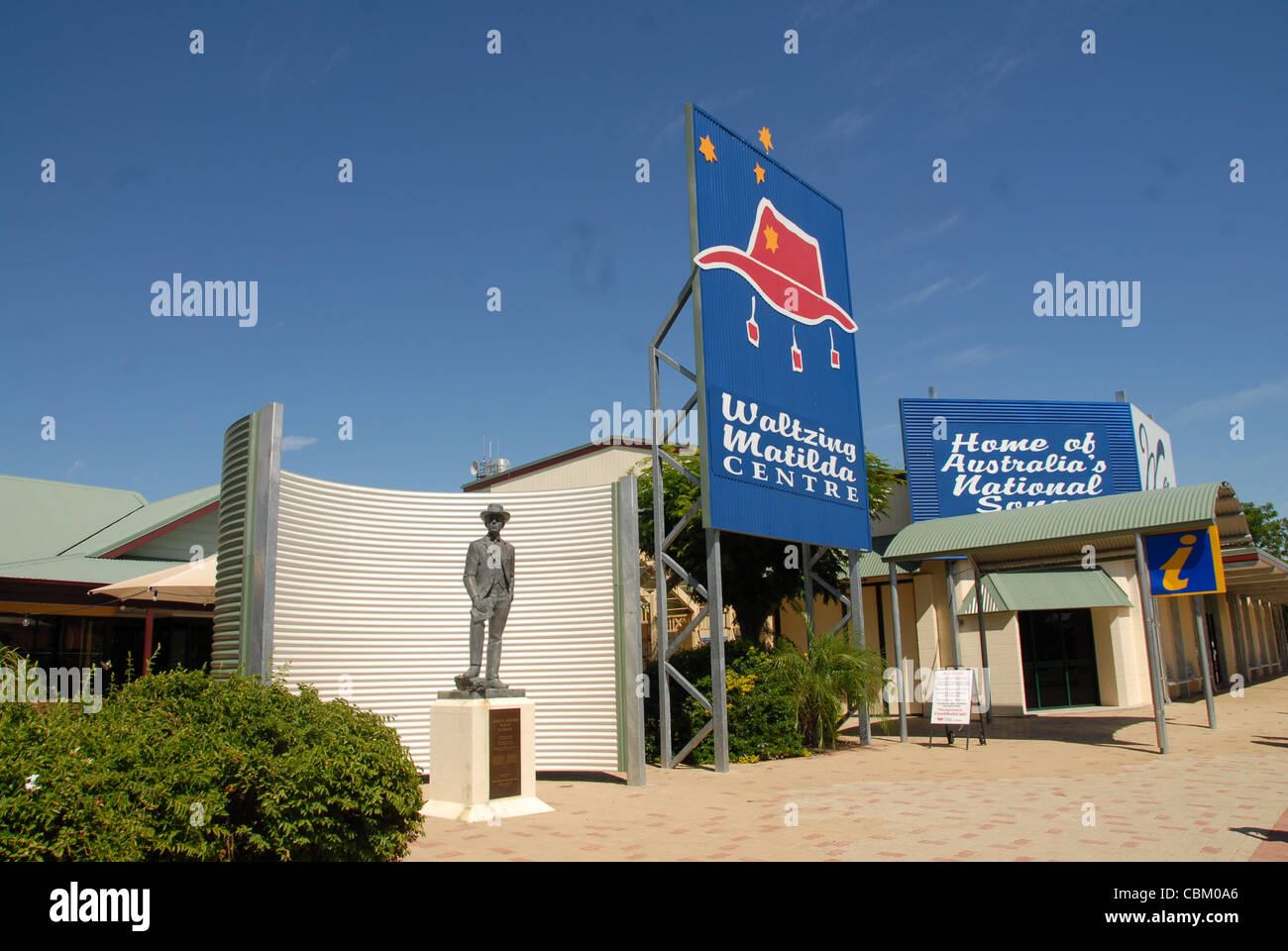 Andrew Barton (Banjo) Paterson (Autor von Waltzing Mathilda) Memorial bei Winton, Queensland Outback, Australien, vor der Zerstörung durch Flammen Stockfoto