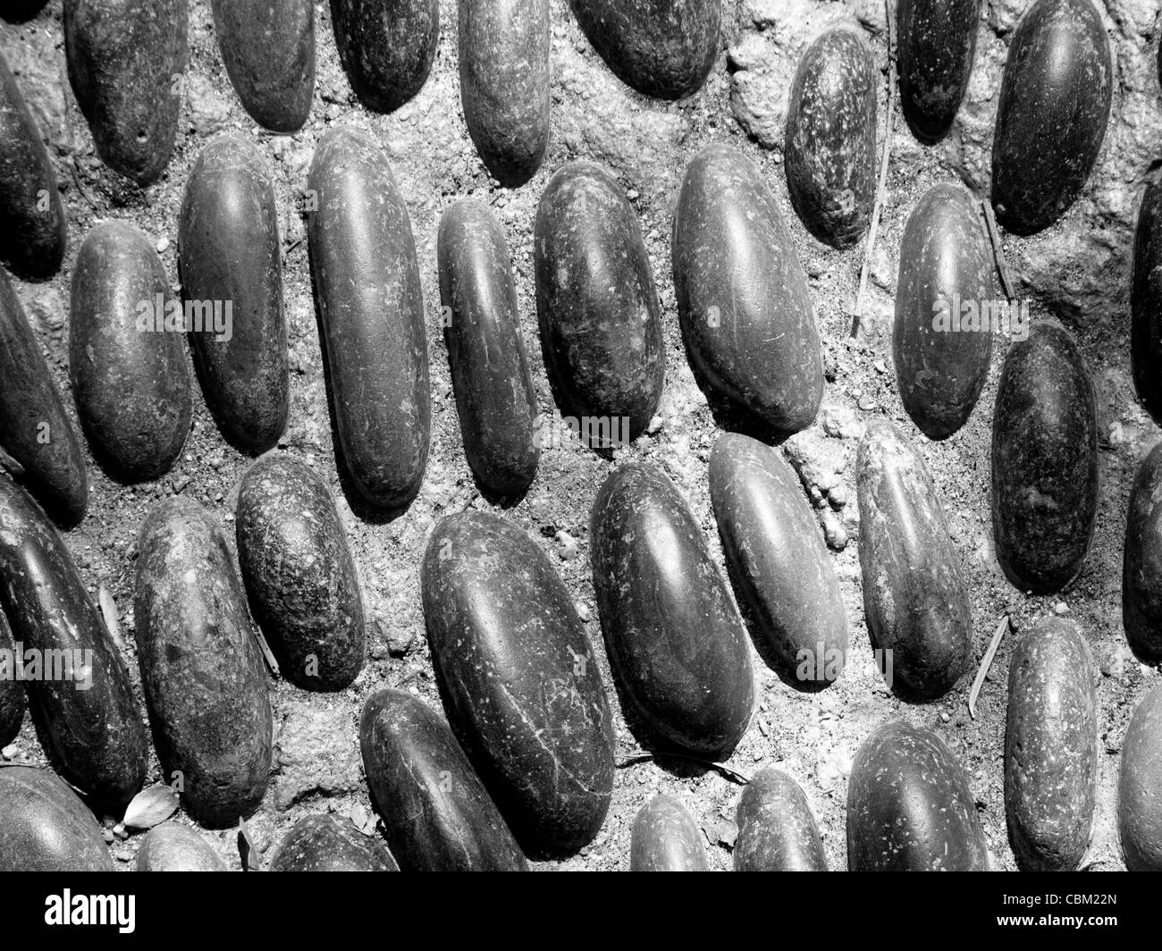 Fmade Pfad der glatten Felsen im japanischen Garten. Stockfoto