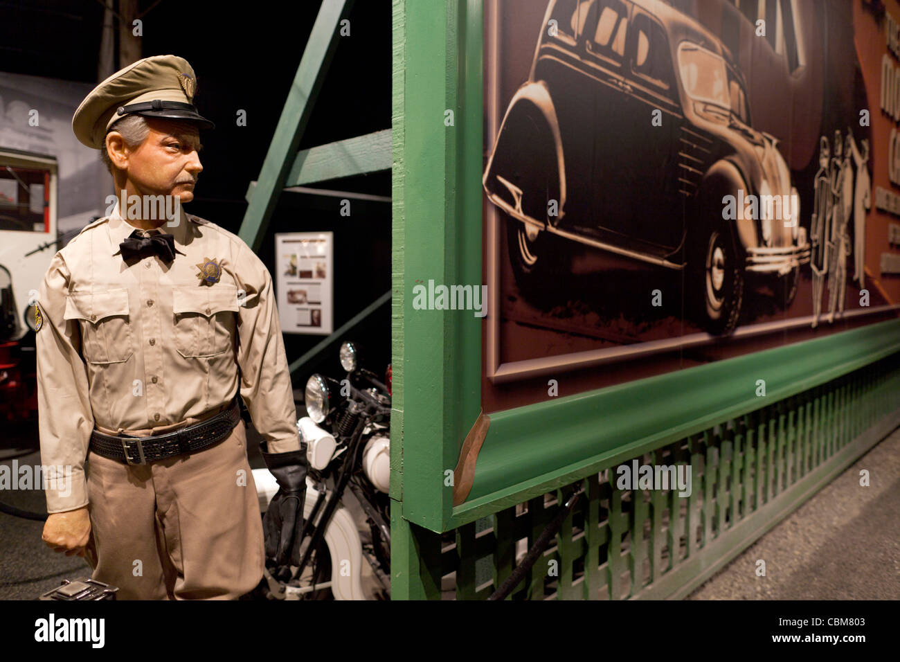 USA, California, Southern California, Los Angeles, Petersen Automotive Museum, Diorama der 1930er Jahre Ära Polizei Radarfalle Stockfoto