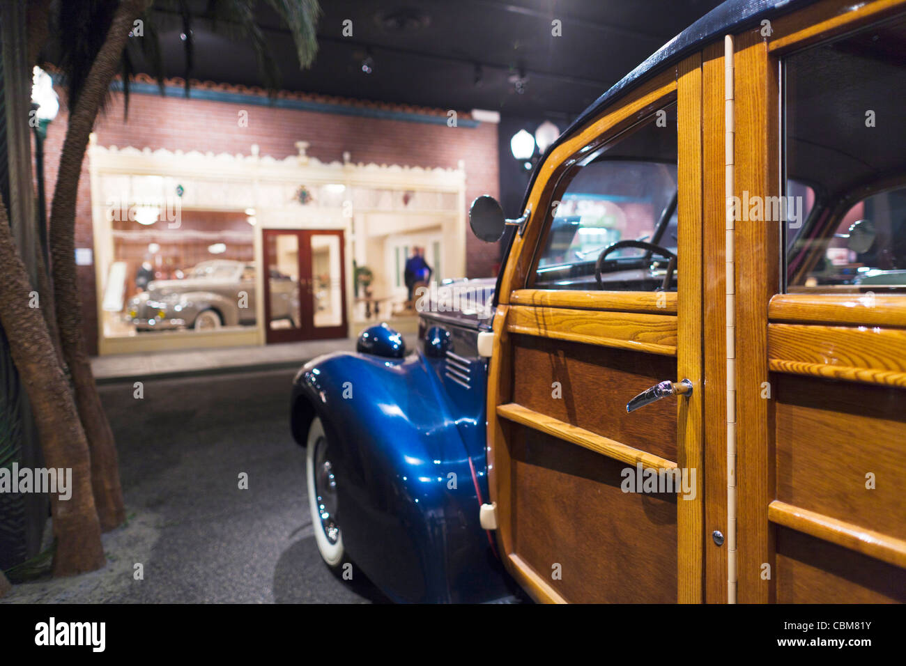USA, California, Southern California, Los Angeles, Petersen Automotive Museum, 1930er Jahre Ära Ford Woody Kombi Stockfoto