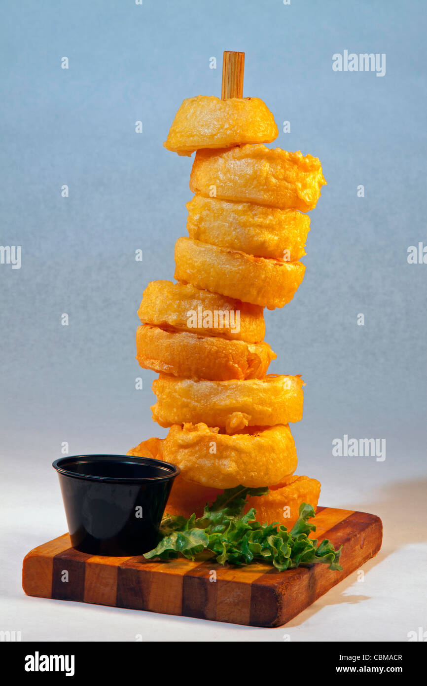 Frittierte Zwiebelringe USA gestapelt Stockfoto