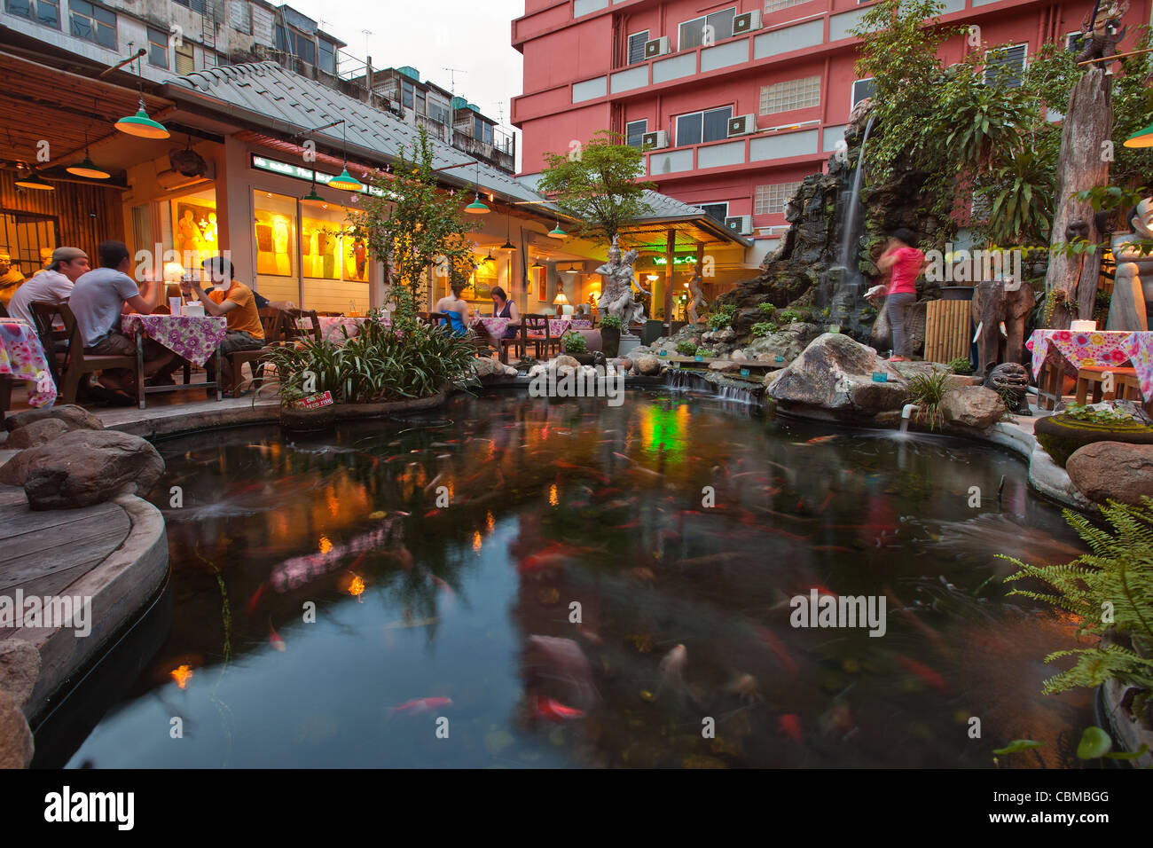 Thailand hostel Innenraum eines Hotel-und Essbereich auf Thanon Rambuttri an Vieng Tai zurück von der Khaosan Road Bangkok thaland Stockfoto