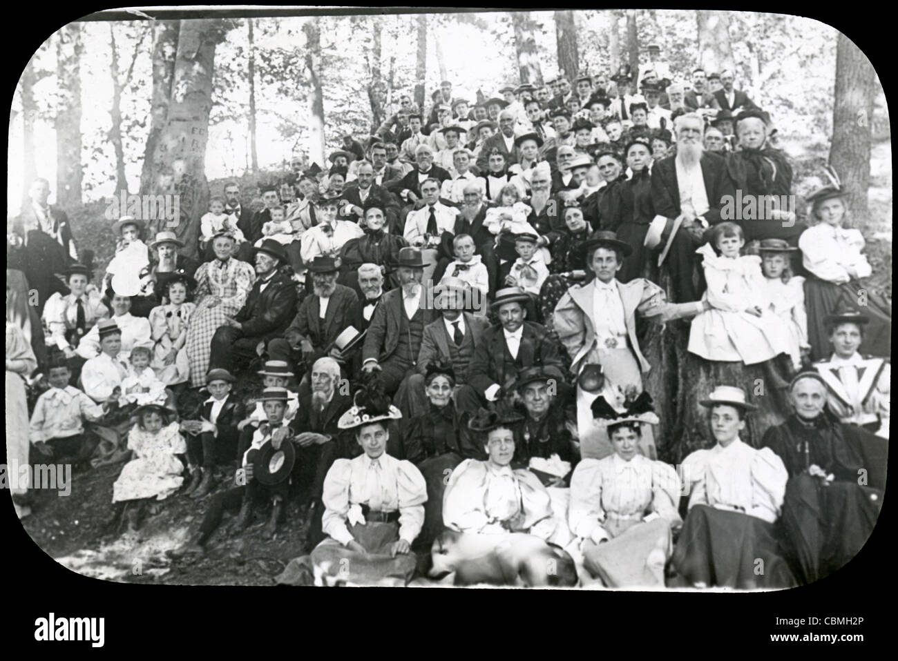 Um 1900 markiert Antik Foto Familie Picknick, Akron, Ohio, USA. Ursprüngliche Quelle Foto hat einen leichten Weichzeichner. Stockfoto