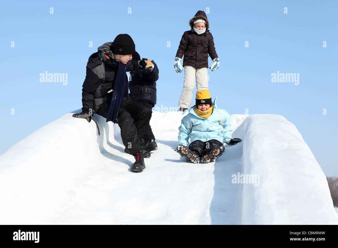 Kinder Eis gleiten, Harbin Ice festival Stockfoto