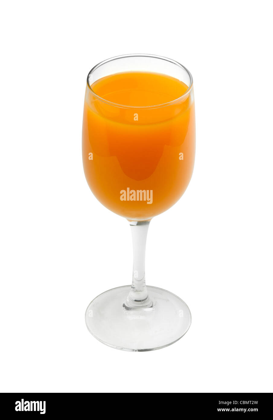 ein Glas Orangensaft auf weißem Hintergrund Stockfoto