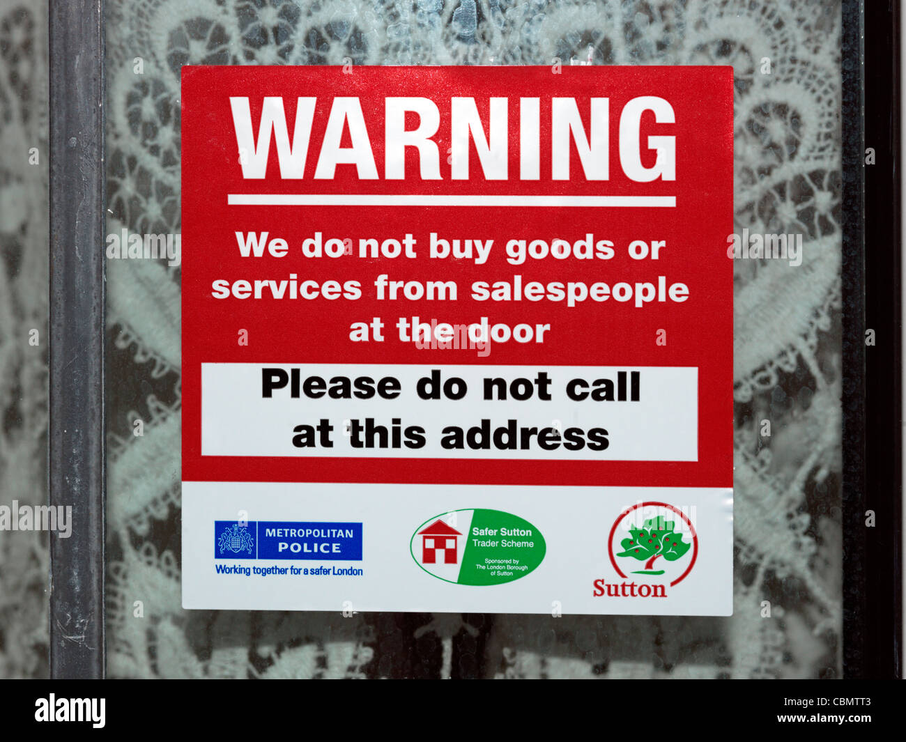 Warnung Zeichen wir kaufen keine waren oder Dienstleistungen an der Tür Stockfoto