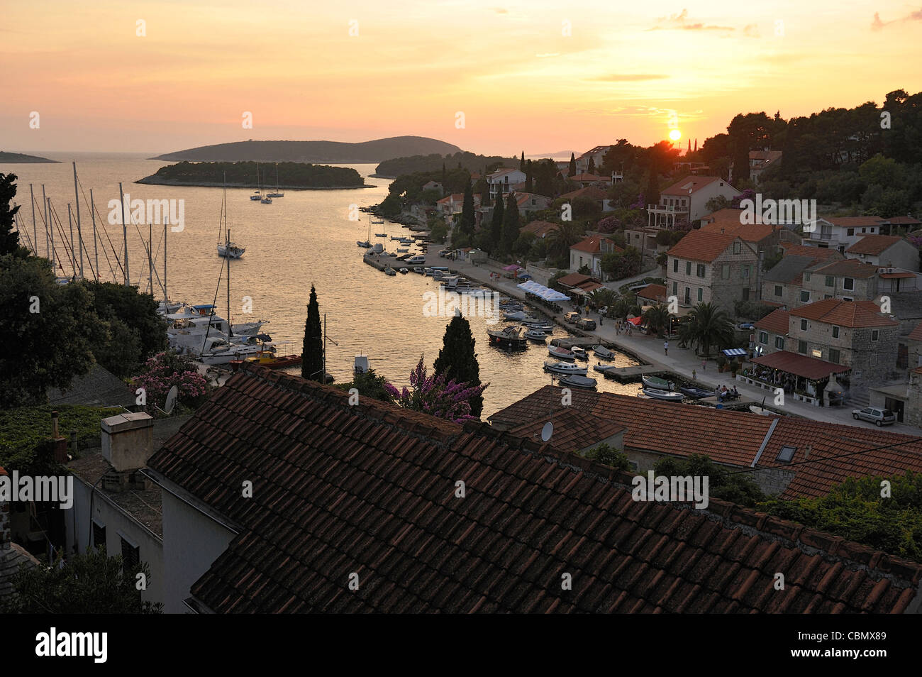 Blick auf Maslinica Bucht der Insel Solta, Adria, Kroatien Stockfoto