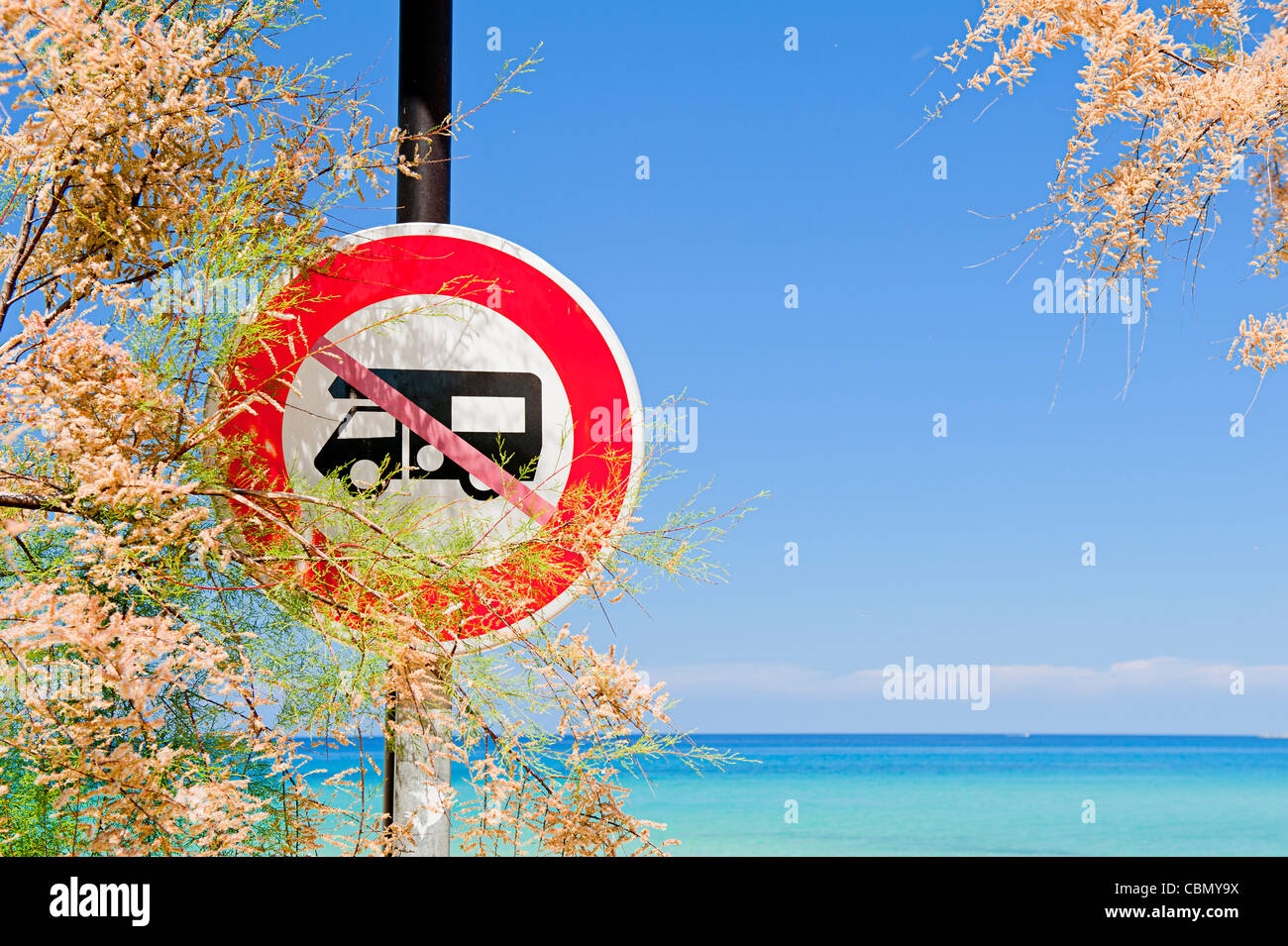 Wohnmobile verboten Schild am Meer Stockfoto