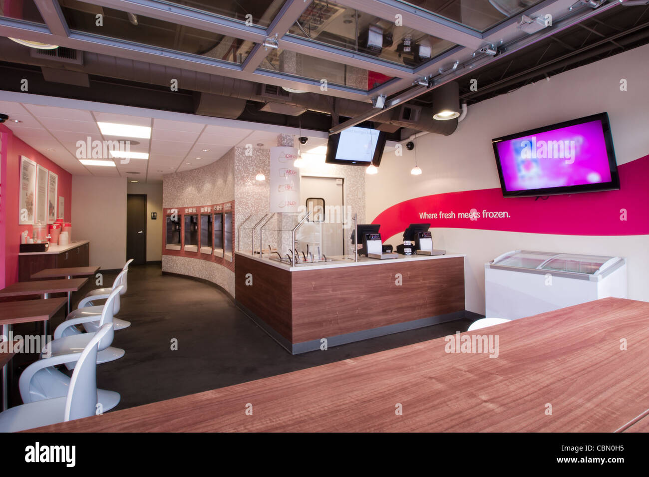 Innenraum des gefrorenen Joghurt Shop. Stockfoto