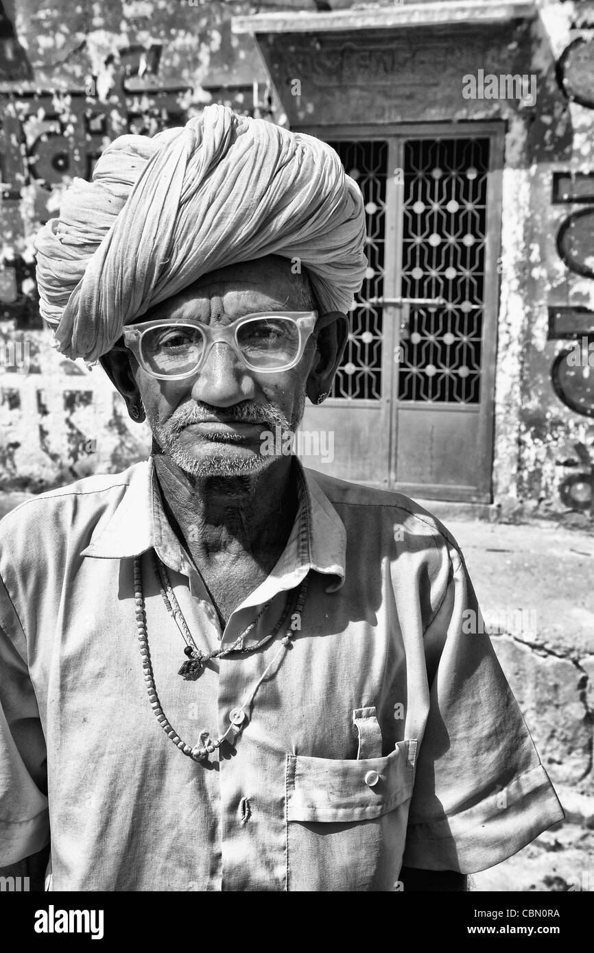 Große Porträt der älteren Hindu Mann mit Turban in Jodhpur Rajasthan Indien Stockfoto