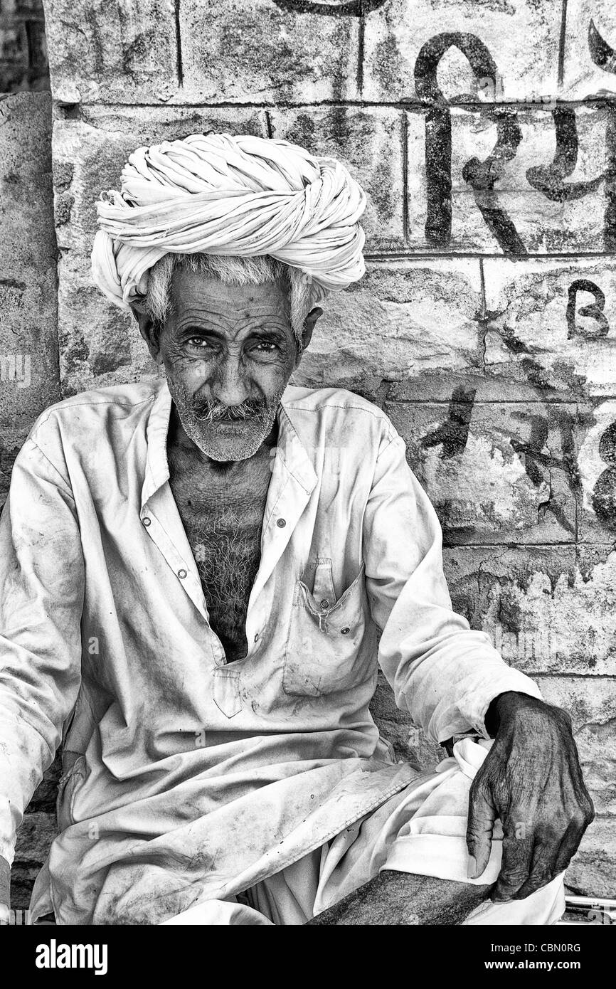 Große Porträt der älteren Hindu Mann mit Turban in Jodhpur Rajasthan Indien Stockfoto