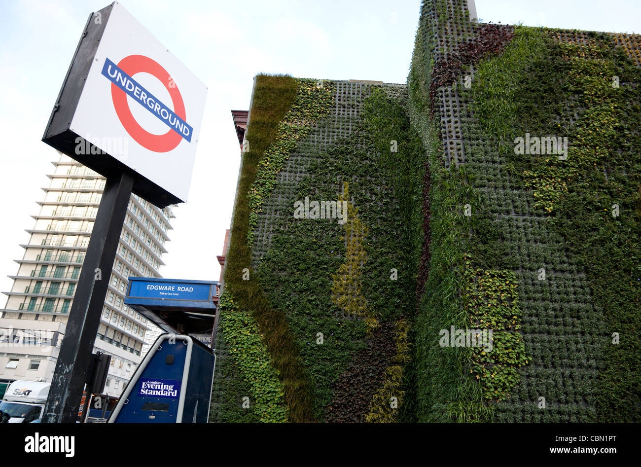 Vertikalen Garten in Edgware Road, Central London, Verkehrsbelastung zu absorbieren Stockfoto