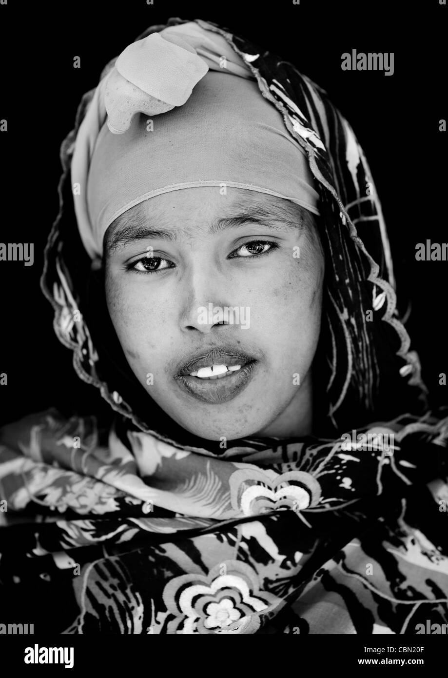 Süße schwarze junge Frau trägt Schleier lächelnd Portrait Hargeisa Somaliland Stockfoto